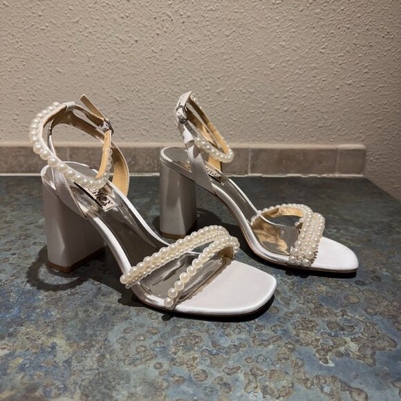 NWOB Badgley Mischka Feisty White Pearl Heeled Sandals - 7.5 - Picture 2 of 8